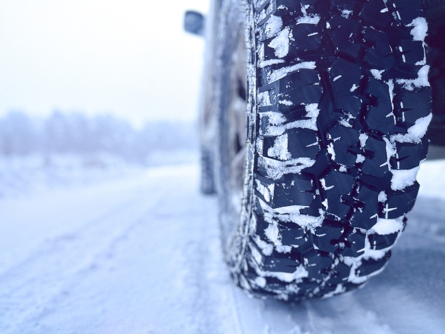 Car rims in Baltimore, MD, damaged by snow, affecting performance and causing long-term wear